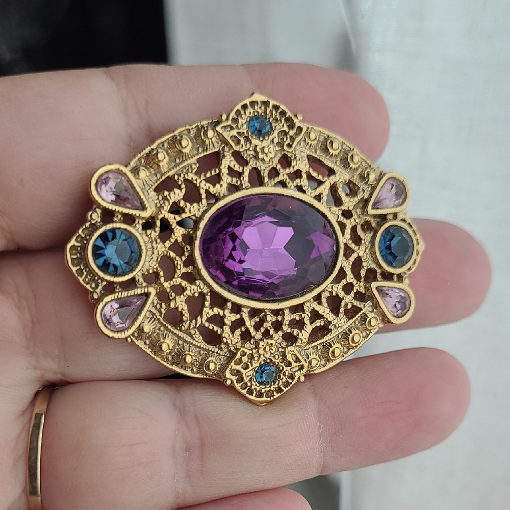 1928 Vintage Elegant Gold and Purple Brooch